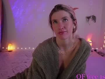 webcam girl lucy_gooosey live cam image #10845433