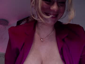 webcam girl kiradivine live cam image #1811745