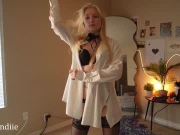 webcam girl bestblondiiecb live cam image #12867773