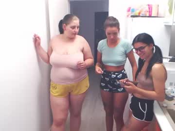 webcam couple maya_and_guests live cam image #6184107