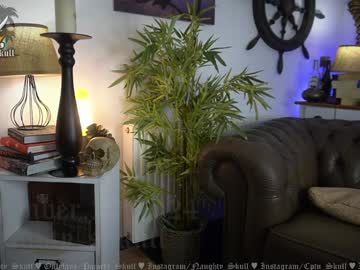 webcam girl naughty_skull live cam image #11095723