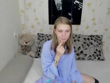 webcam girl phoebepaw live cam image #8003066