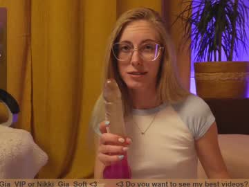 webcam girl girl_i_am live cam image #9663224