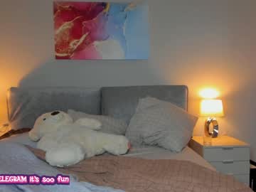 webcam girl your__voice live cam image #2597907