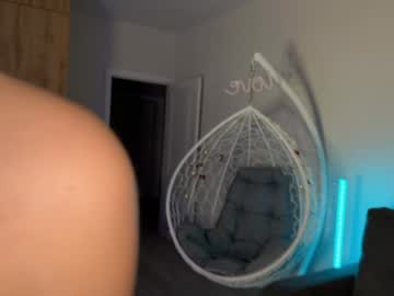 webcam girl emilybatee live cam image #12557118