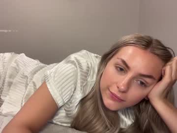 webcam girl summerlovingg live cam image #9357060