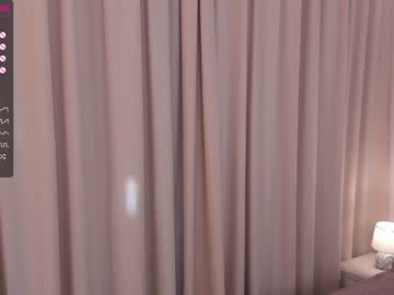 webcam girl peek_in_my_window live cam image #8843999