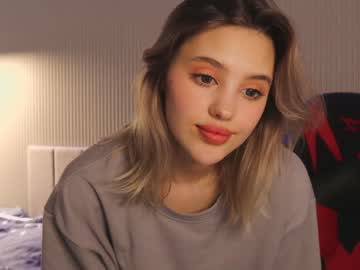 webcam girl angella_kleee live cam image #6182671