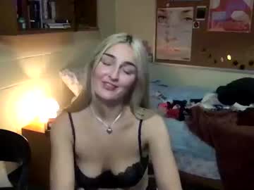 webcam girl emishearts live cam image #3729534