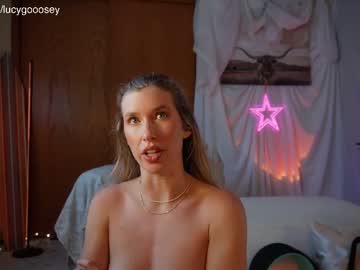 webcam girl lucy_gooosey live cam image #12821997