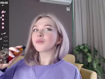 webcam girl small_blondee live cam image #2171773