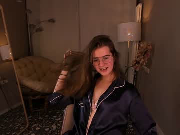 webcam girl zlata_luna live cam image #652657