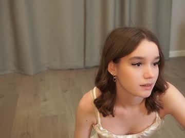 webcam girl harrieteasley live cam image #11189779