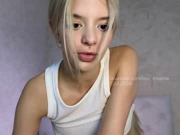 webcam girl lesi_moonie live cam image #10032019
