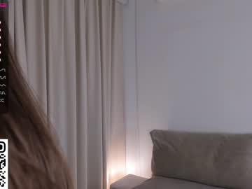 webcam girl peek_in_my_window live cam image #8362538