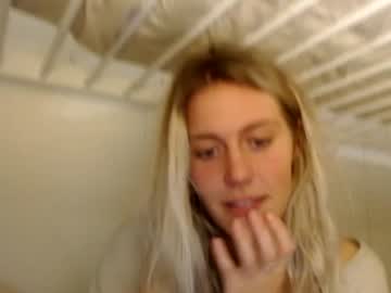 webcam girl bambis_honeypot live cam image #1278045
