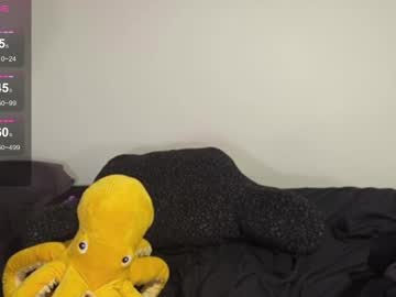 webcam girl gomoreup live cam image #10276077
