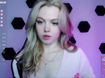webcam girl small_blondee live cam image #5444393