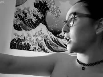 webcam girl littlee33 live cam image #1353376