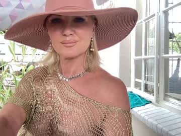webcam girl gl1tter_barbie live cam image #2230185