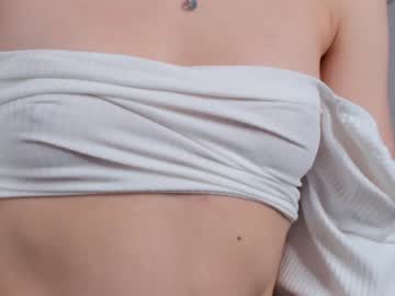 webcam girl peek_in_my_window live cam image #9219674