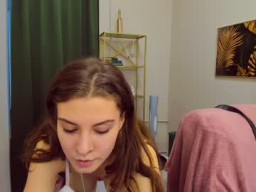 webcam girl aurora_bray live cam image #3742378