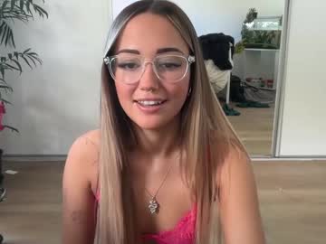 webcam girl luvlivvyy live cam image #12718500