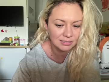 webcam girl kiradivine live cam image #6375920