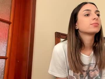 webcam girl emeliameadows live cam image #7007081