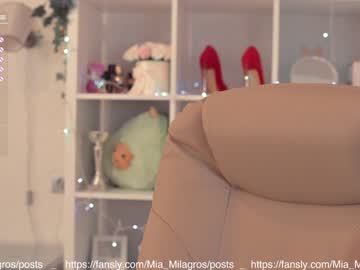webcam girl mia_milagros live cam image #3087745