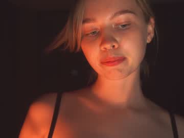 webcam girl bibi_it_is live cam image #7954535