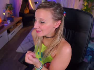 webcam girl juicyandthepussyblvd live cam image #3941378
