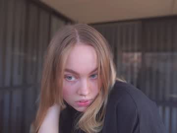 webcam girl bibi_it_is live cam image #5678351