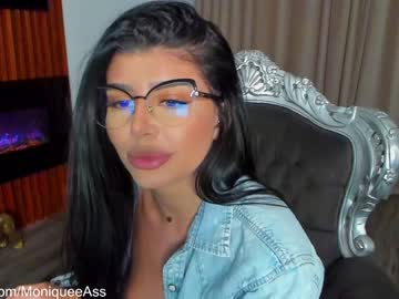 webcam girl moniqueeass live cam image #4845836