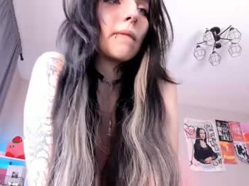 webcam girl vivian_qwerty live cam image #12087133