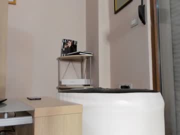 webcam girl hotel77777 live cam image #2174141