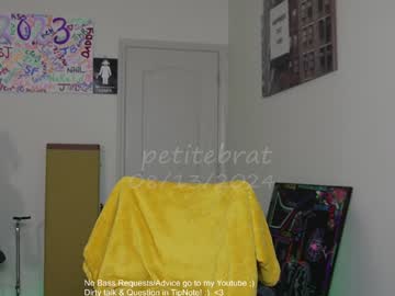webcam girl petitebrat live cam image #10213549