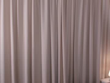 webcam girl peek_in_my_window live cam image #8863726