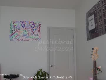 webcam girl petitebrat live cam image #8981102