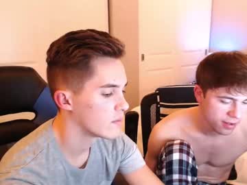 webcam man roomiebros live cam image #1365071