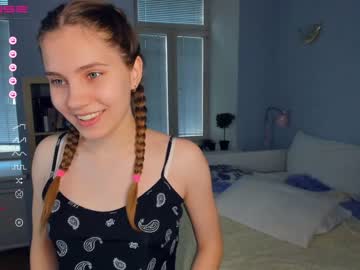 webcam girl youne_and_beautiful live cam image #5677756
