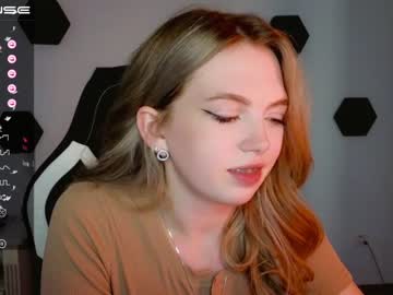 webcam girl small_blondee live cam image #6205229