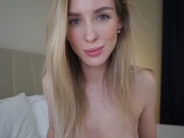 webcam girl gold_blond live cam image #8332437