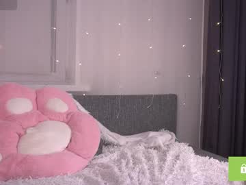 webcam girl tiny_lily_ live cam image #12101568