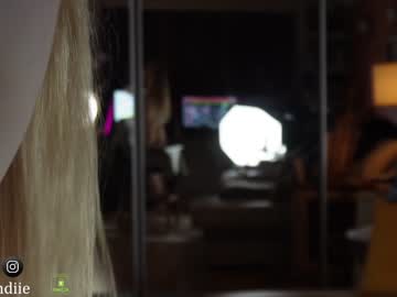 webcam girl bestblondiiecb live cam image #9216778