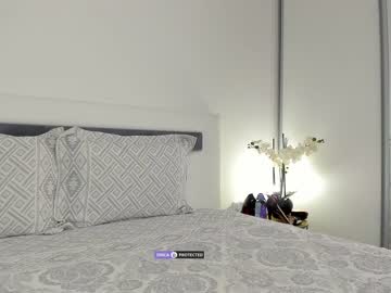 webcam girl intrigueeme live cam image #6349849