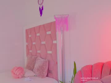webcam girl nicolle_mitchelle live cam image #11515525