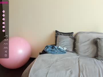 webcam girl emilymilf__ live cam image #5975588