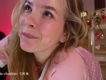 webcam girl milly_shy live cam image #11978210