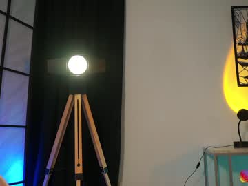 webcam girl lucie_beltran live cam image #7135415